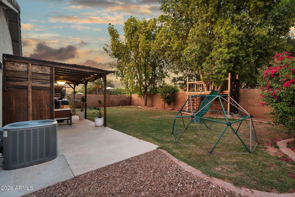 Image 43 of property listing at 1529 S DOVE Street, Gilbert, AZ 85233
