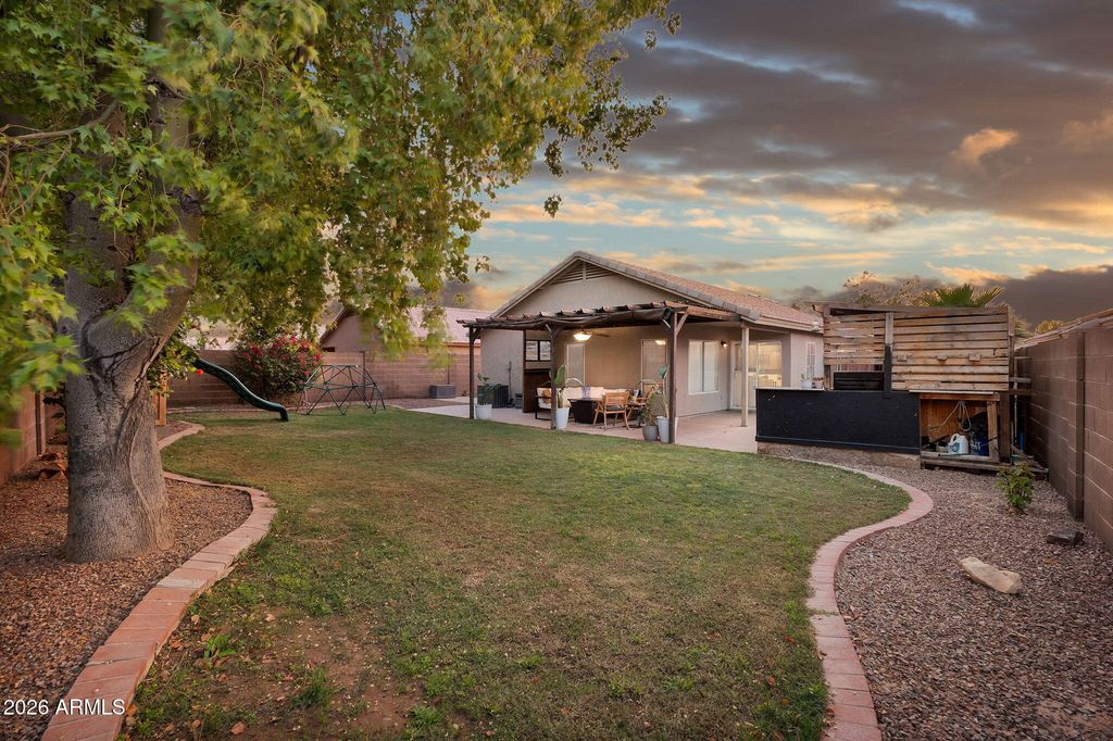 Image 45 of property listing at 1529 S DOVE Street, Gilbert, AZ 85233
