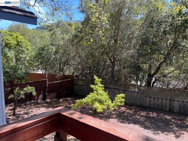 274 Orchard Rd, Orinda, CA 94563