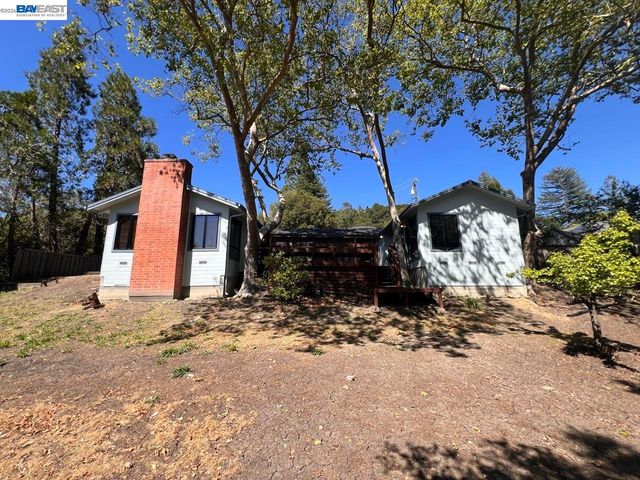 274 Orchard Rd, Orinda, CA 94563