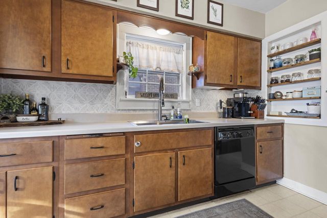 903 ALLOUEZ PLACE, Green Bay, WI 54301