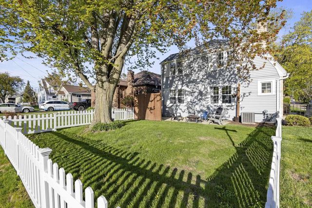 903 ALLOUEZ PLACE, Green Bay, WI 54301