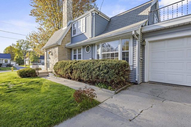 903 ALLOUEZ PLACE, Green Bay, WI 54301
