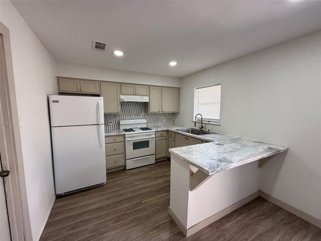 7905 Farnsworth Street, Houston, TX 77022