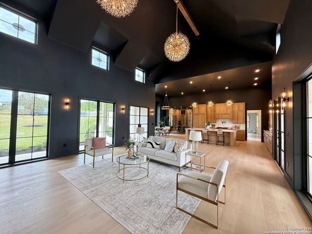 10703 Kendall Canyon, San Antonio, TX 78255