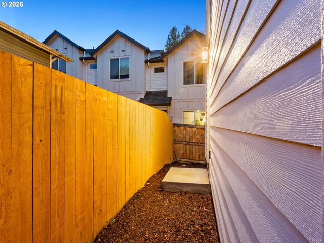 8338 N Bank St, Portland, OR 97203