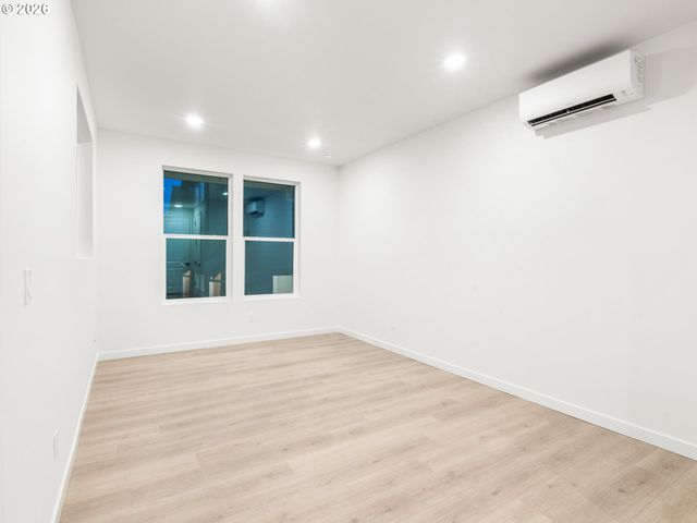 8338 N Bank St, Portland, OR 97203