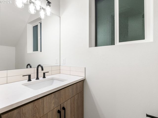 8338 N Bank St, Portland, OR 97203