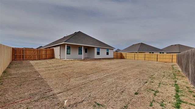 2604 Kathleens Crossing, Yukon, OK 73099