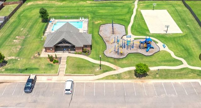 2604 Kathleens Crossing, Yukon, OK 73099