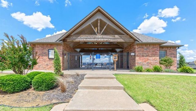 2604 Kathleens Crossing, Yukon, OK 73099