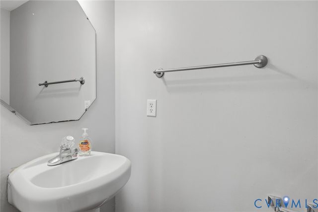 6012 Ironstone Dr, North Chesterfield, VA 23234