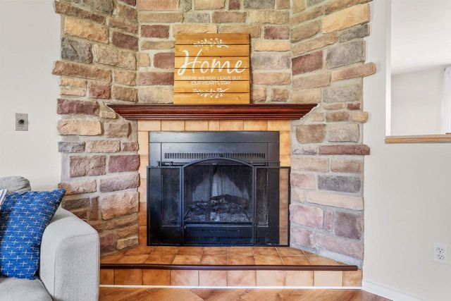 3033 E CANARY STREET, Appleton, WI 54915