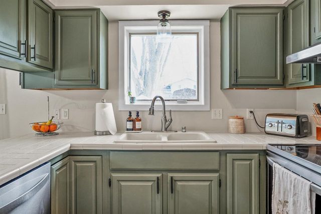 3033 E CANARY STREET, Appleton, WI 54915