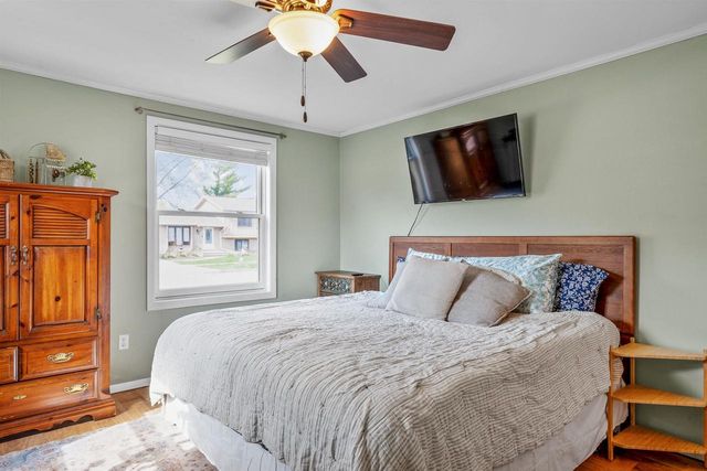 3033 E CANARY STREET, Appleton, WI 54915