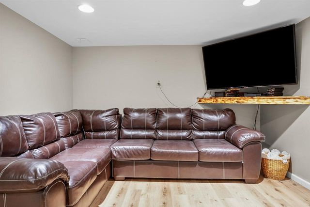 3033 E CANARY STREET, Appleton, WI 54915