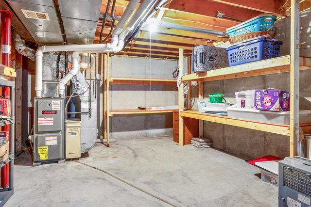 3033 E CANARY STREET, Appleton, WI 54915