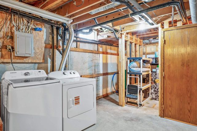 3033 E CANARY STREET, Appleton, WI 54915
