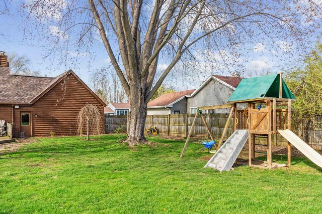 3033 E CANARY STREET, Appleton, WI 54915