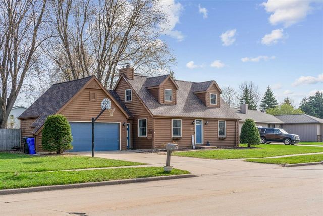 3033 E CANARY STREET, Appleton, WI 54915