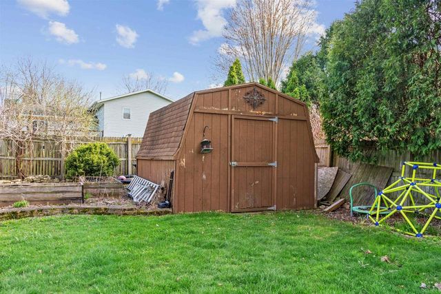 3033 E CANARY STREET, Appleton, WI 54915