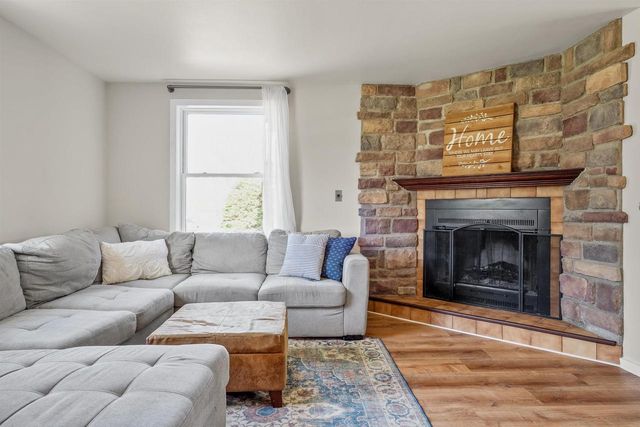 3033 E CANARY STREET, Appleton, WI 54915