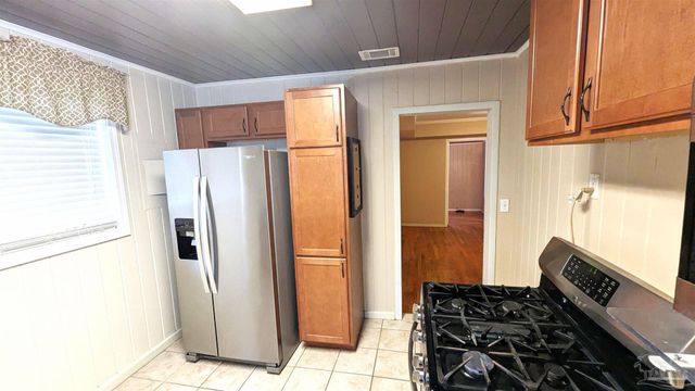 10 Kennington Dr, Pensacola, FL 32507