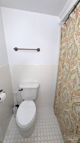 10 Kennington Dr, Pensacola, FL 32507