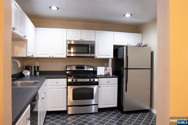 50 Pine Street 7N, Montclair, NJ 07042