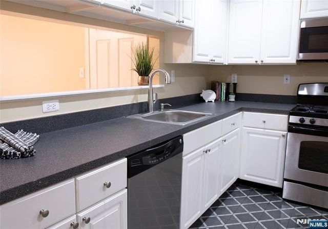 50 Pine Street 7N, Montclair, NJ 07042