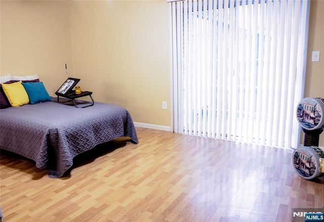 50 Pine Street 7N, Montclair, NJ 07042
