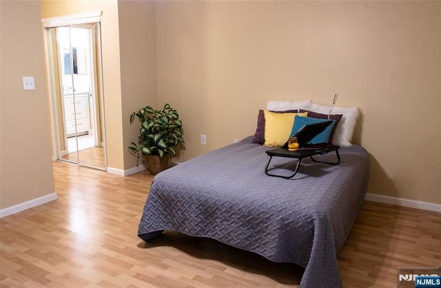 50 Pine Street 7N, Montclair, NJ 07042
