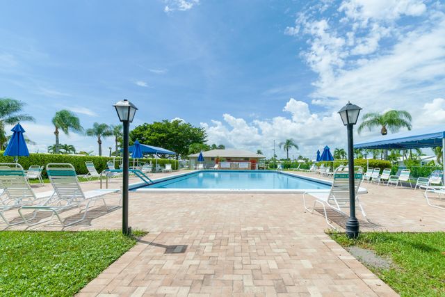 118 SW 15TH Court, Boynton Beach, FL 33426