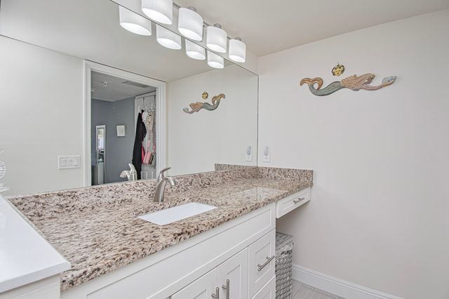 8200 Lakeshore Drive 2010, Hypoluxo, FL 33462