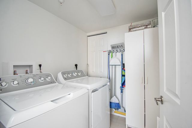 8200 Lakeshore Drive 2010, Hypoluxo, FL 33462