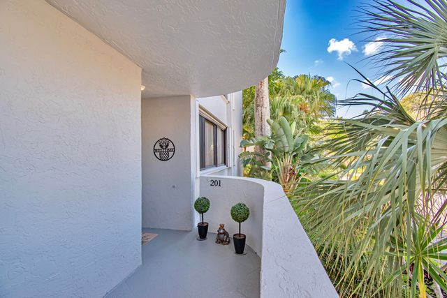 8200 Lakeshore Drive 2010, Hypoluxo, FL 33462