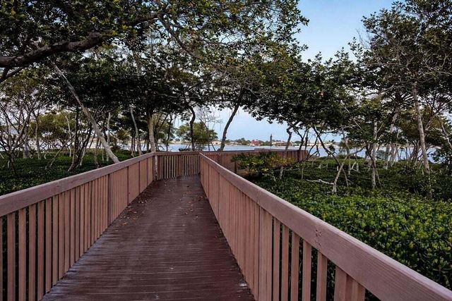 8200 Lakeshore Drive 2010, Hypoluxo, FL 33462