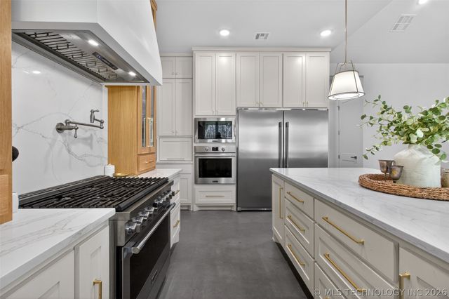 934 N 4389 Lane, Pryor, OK 74361