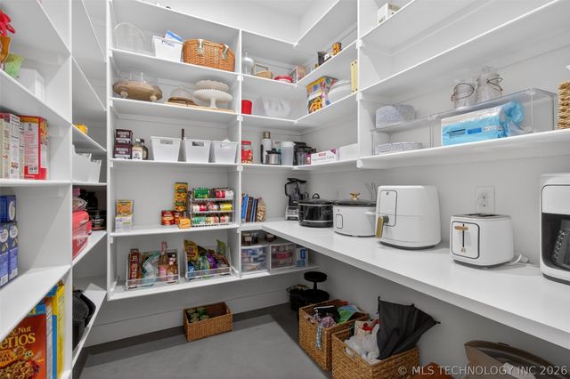 934 N 4389 Lane, Pryor, OK 74361