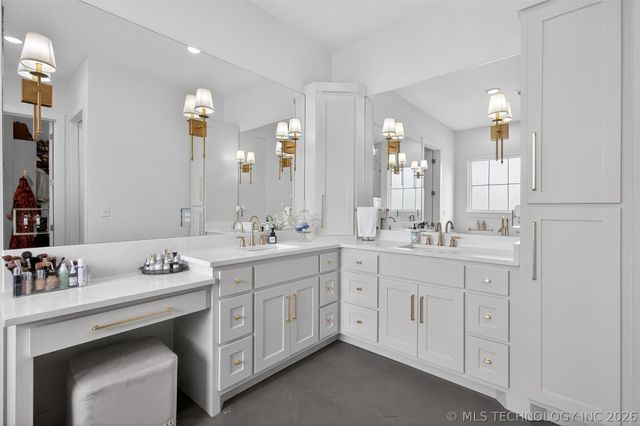 934 N 4389 Lane, Pryor, OK 74361