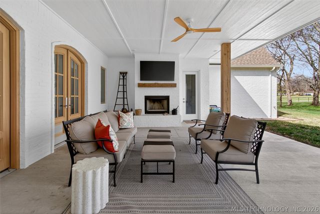 934 N 4389 Lane, Pryor, OK 74361