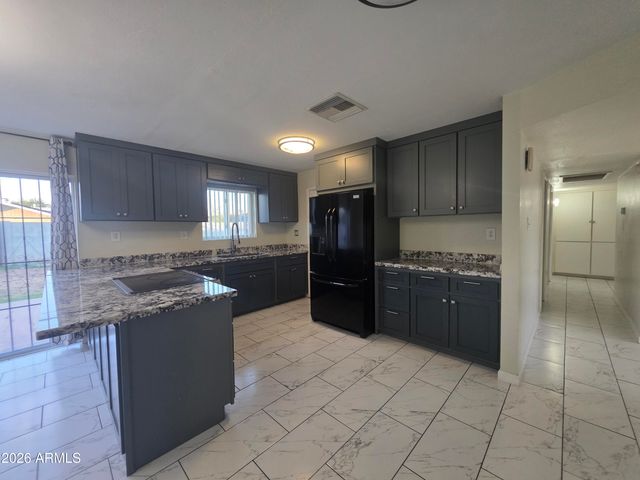 4950 W Stella Lane, Glendale, AZ 85301