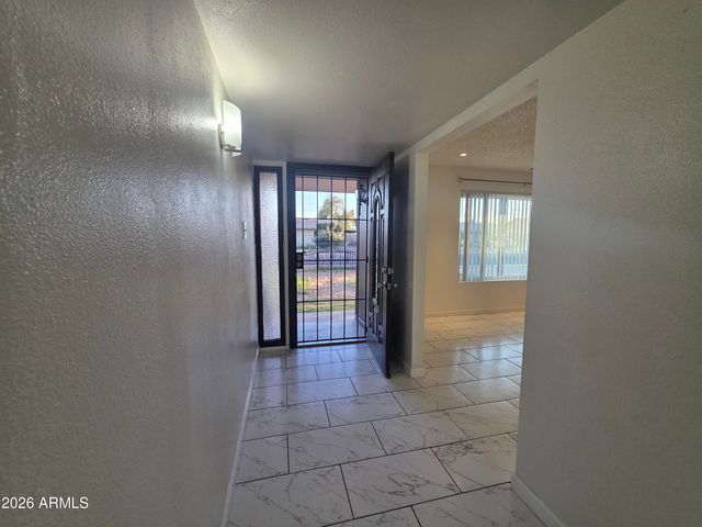 4950 W Stella Lane, Glendale, AZ 85301