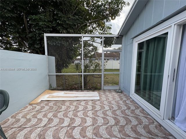5534 S Lakewood Circle S H, Margate, FL 33063