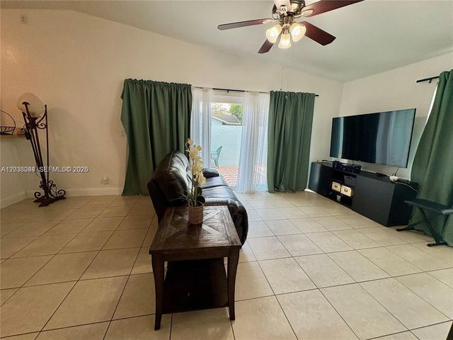 5534 S Lakewood Circle S H, Margate, FL 33063