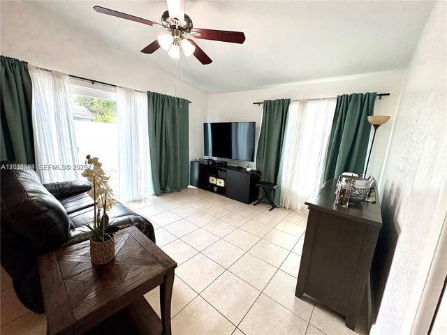 5534 S Lakewood Circle S H, Margate, FL 33063