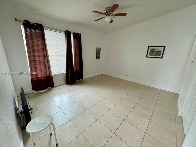 5534 S Lakewood Circle S H, Margate, FL 33063
