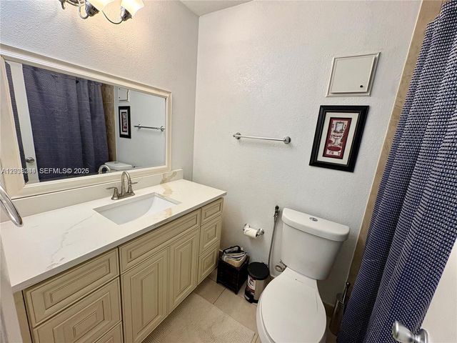 5534 S Lakewood Circle S H, Margate, FL 33063