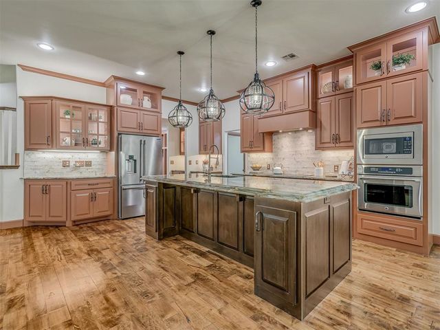 6909 W Waterloo Court, Edmond, OK 73025