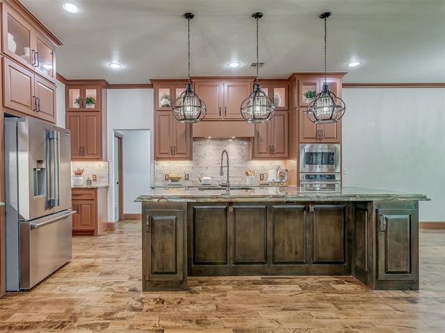 6909 W Waterloo Court, Edmond, OK 73025